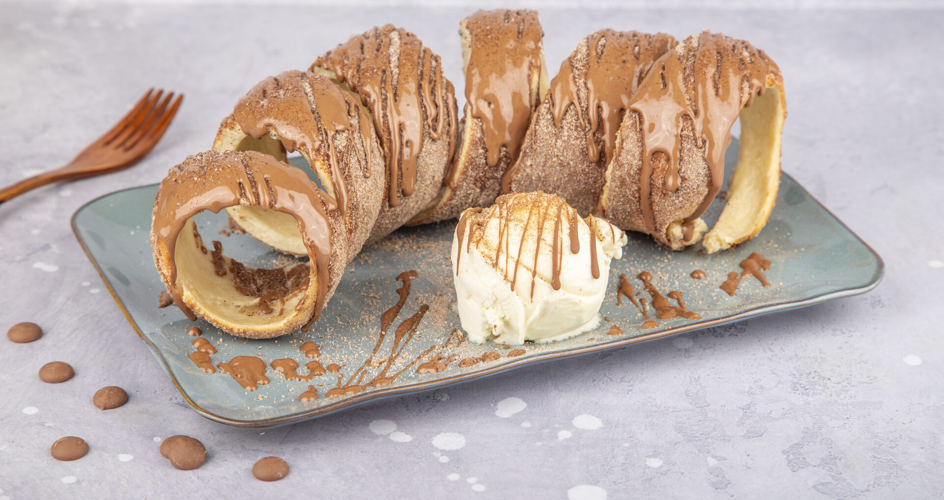 CHEMINE CAKES